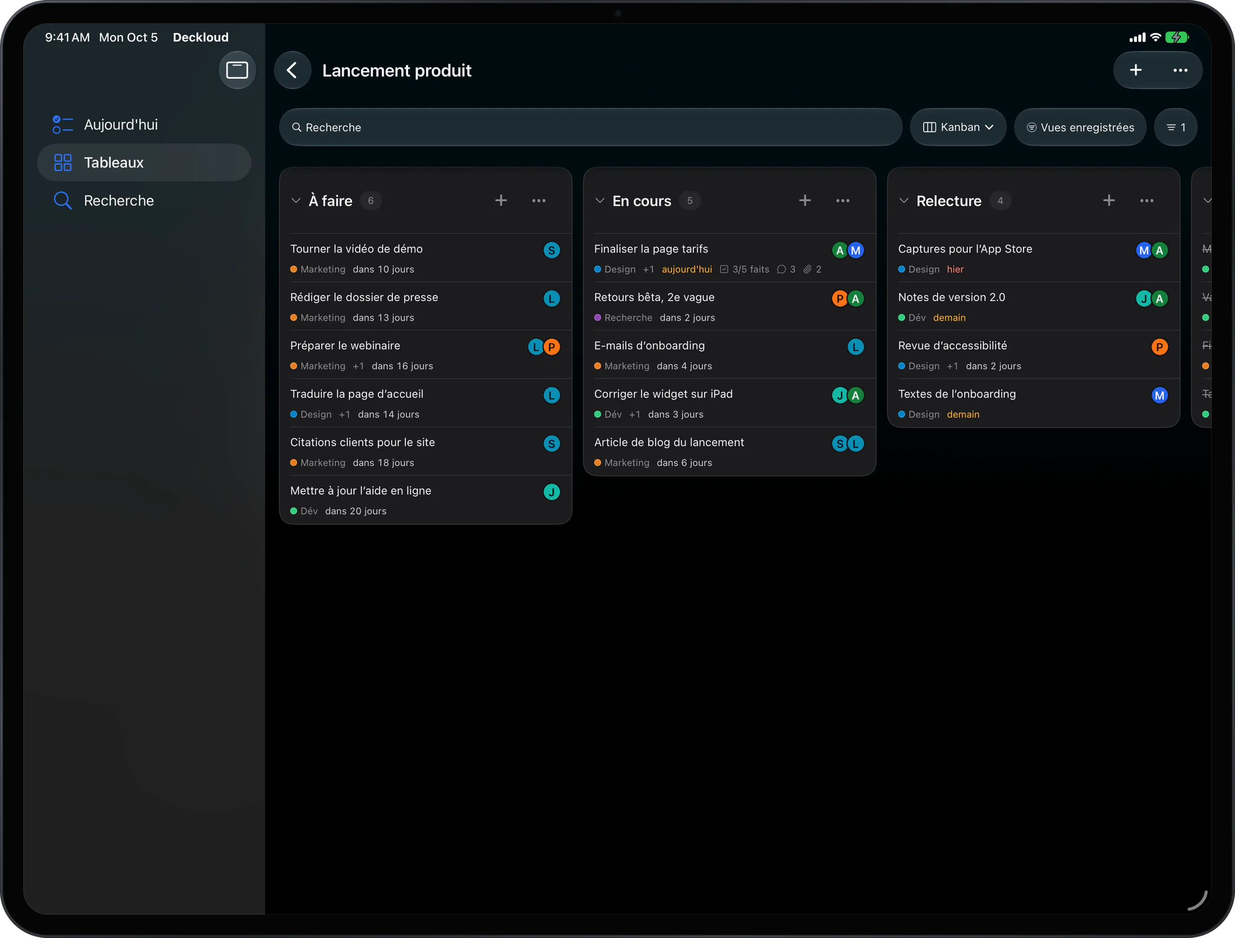 Deckloud sur iPad affichant les sections d’un tableau Nextcloud Deck en colonnes kanban côte à côte