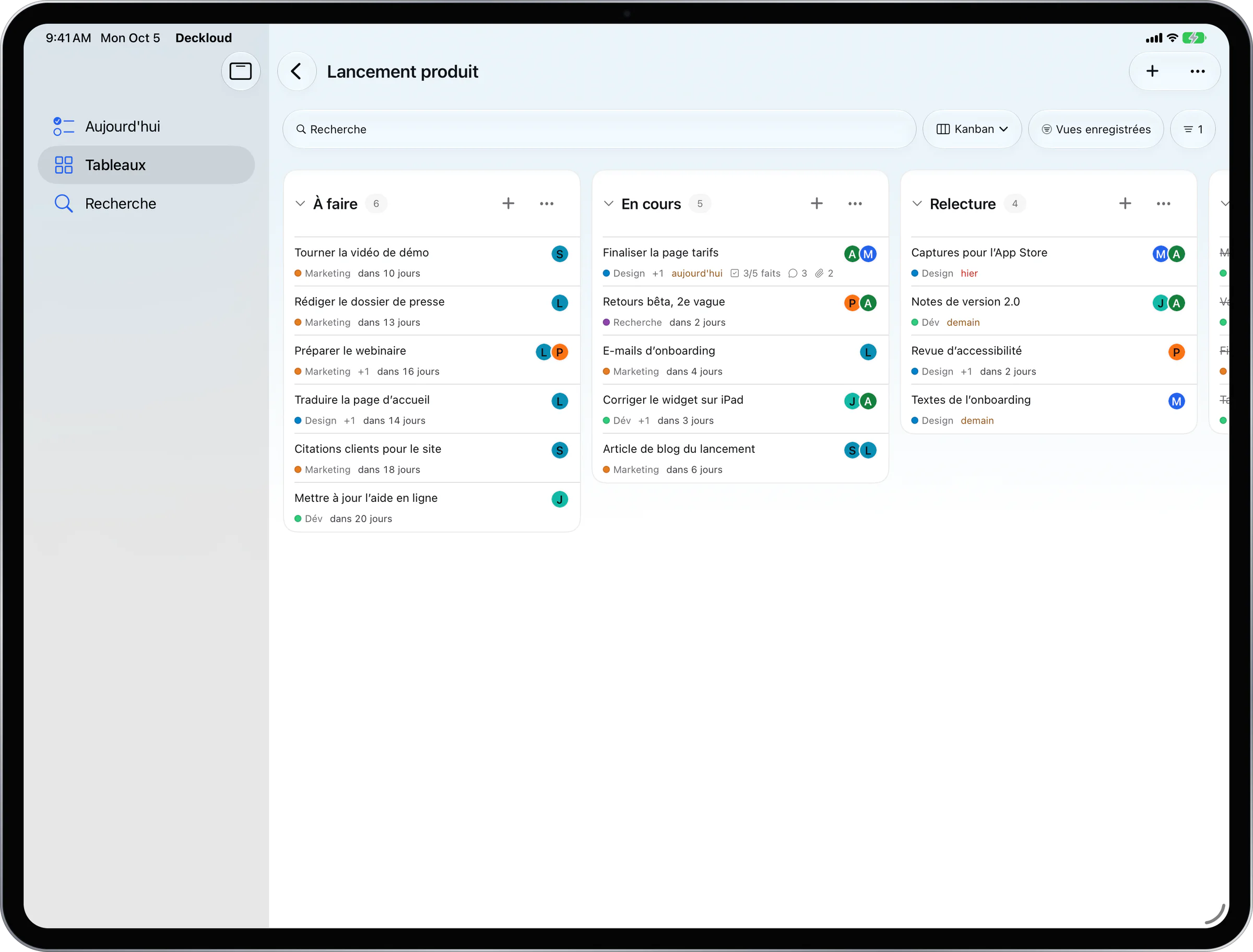 Deckloud sur iPad affichant les sections d’un tableau Nextcloud Deck en colonnes kanban côte à côte